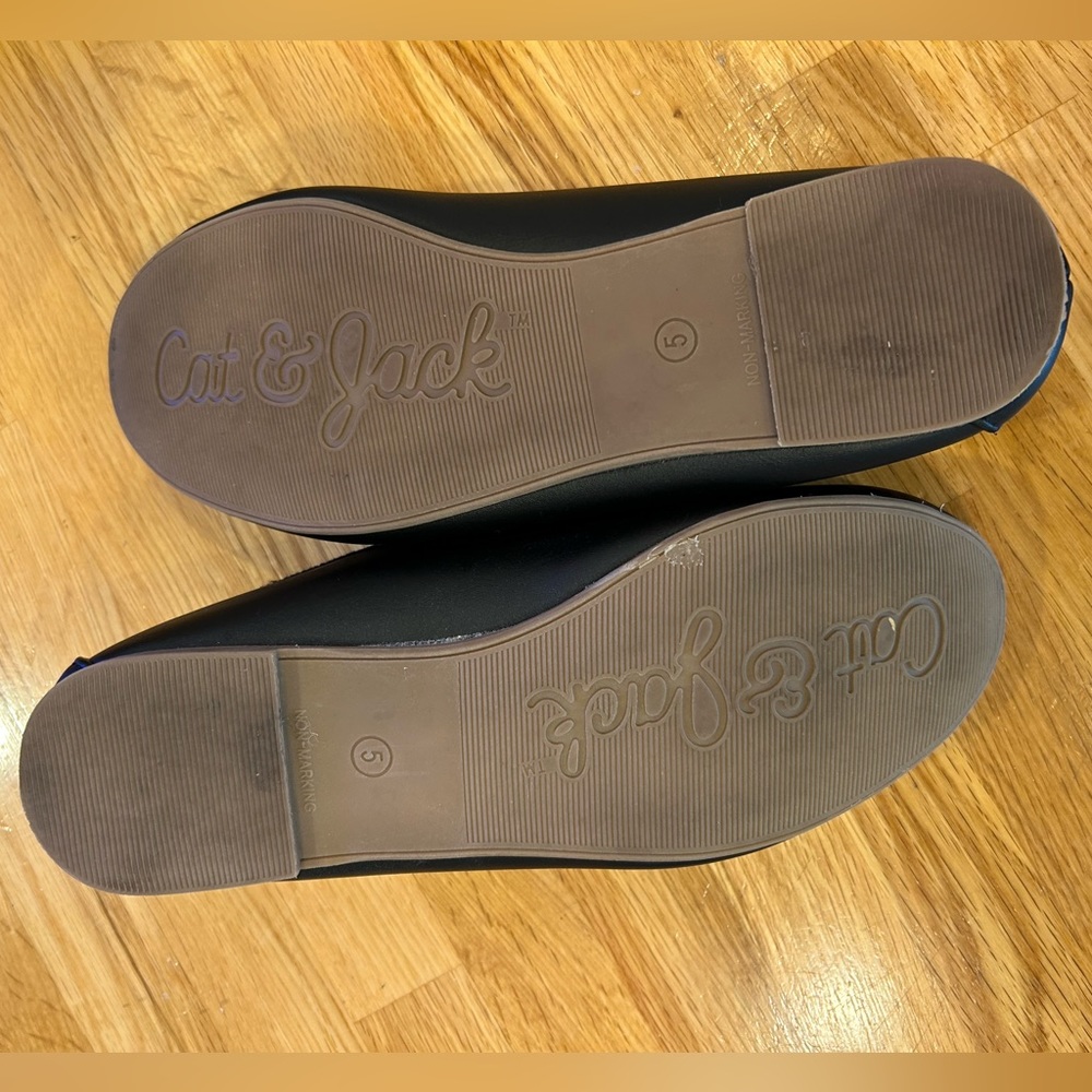 SOLD —- Cat & Jack Classic black Ballet Flats, like new condition, size 5 - Picture 4 of 4